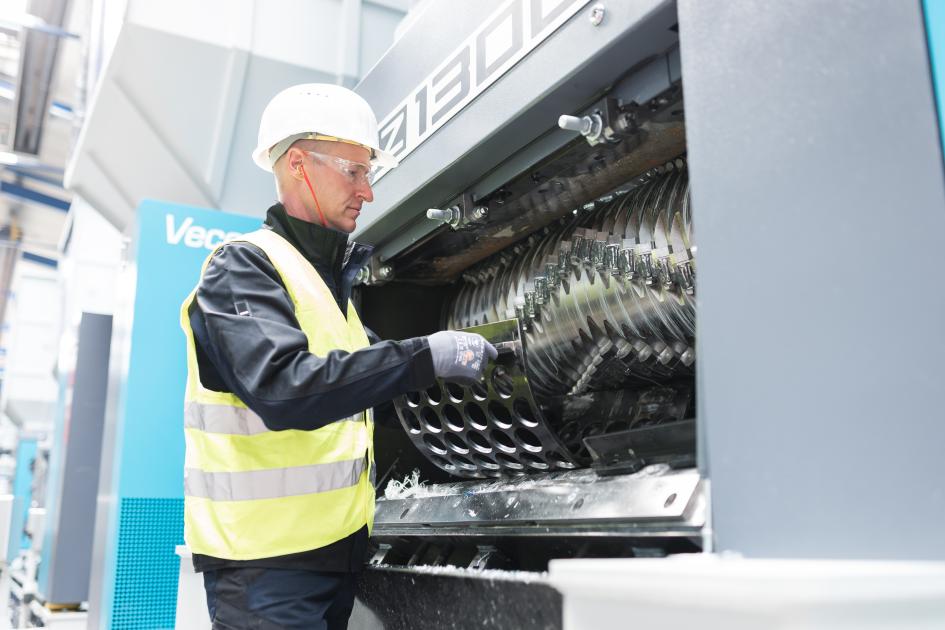 Perform simple maintenance work on the shredder yourself